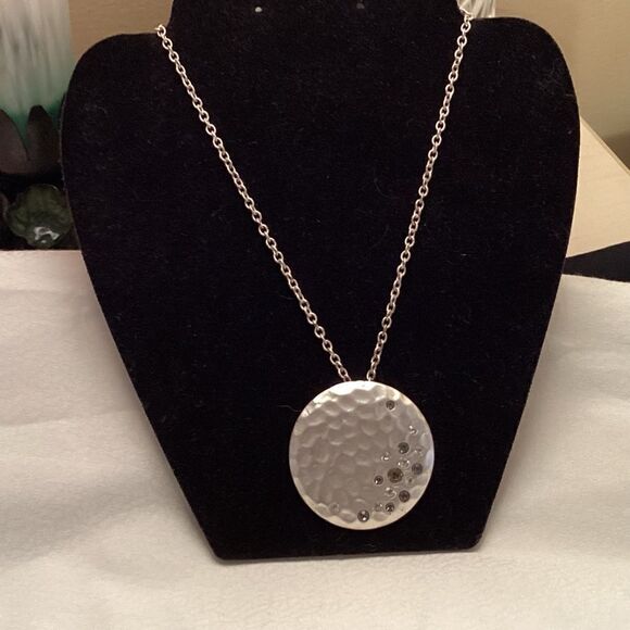 Silvertone Hammered and Crystal Pendant Necklace - Picture 5 of 7